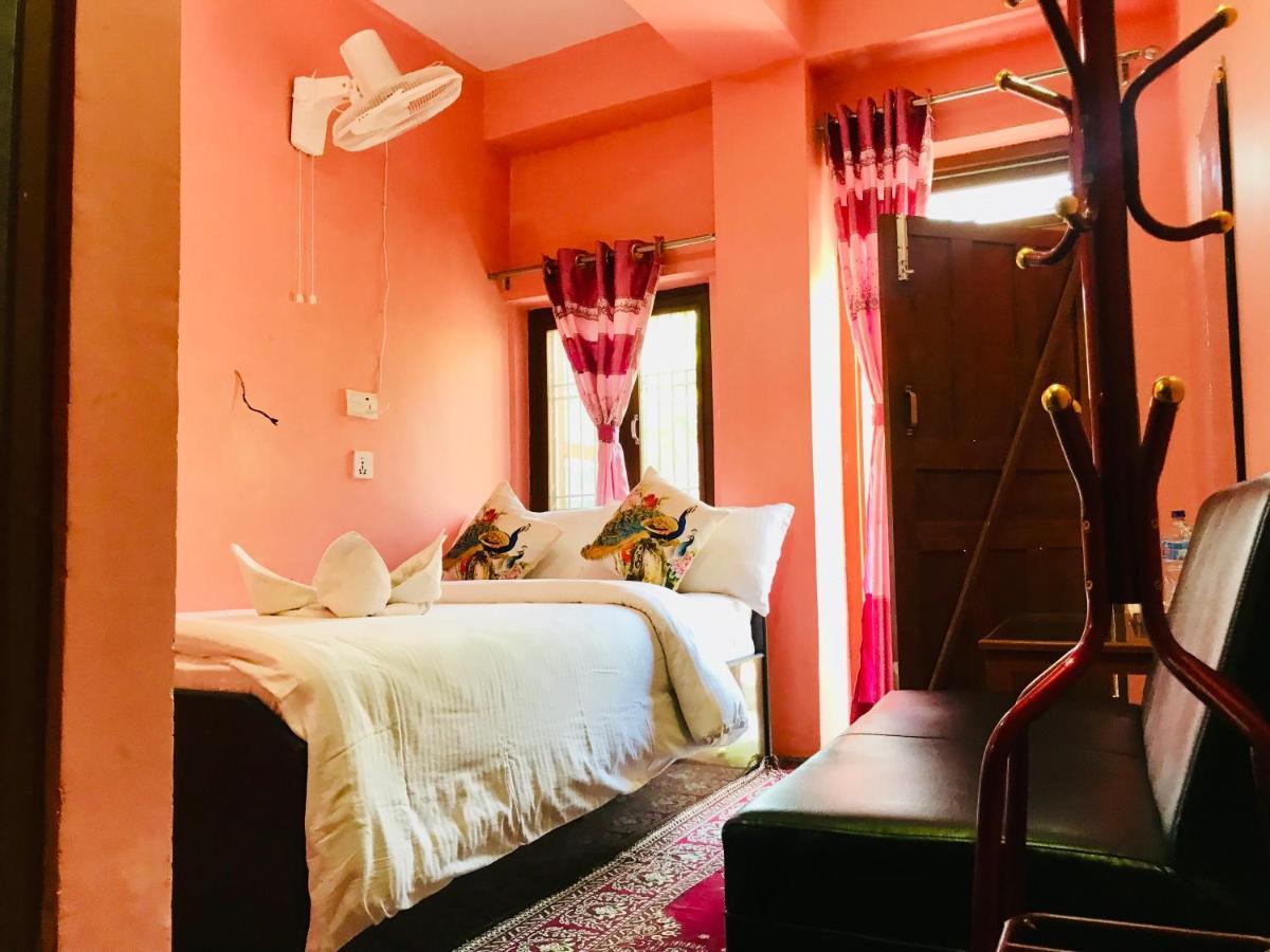 Shristi Hotel & Lodge บันดิปูร์ ภายนอก รูปภาพ